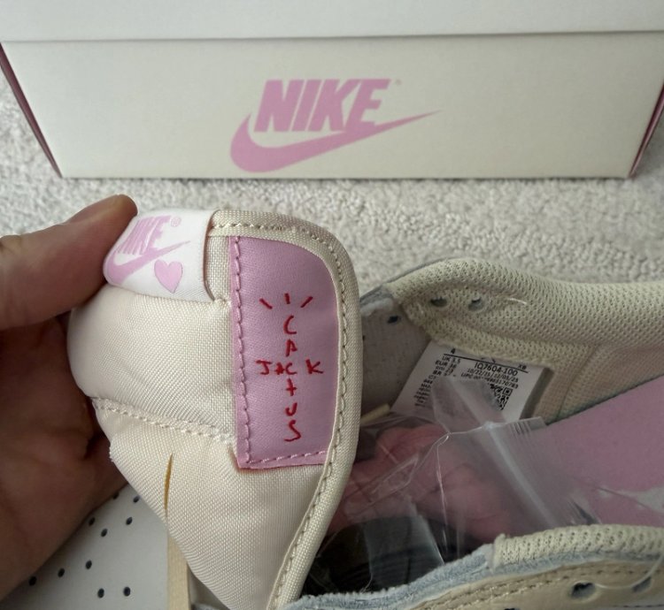 Air Jordan 1 Retro Low Og Sp Travis Scott Shy Pink