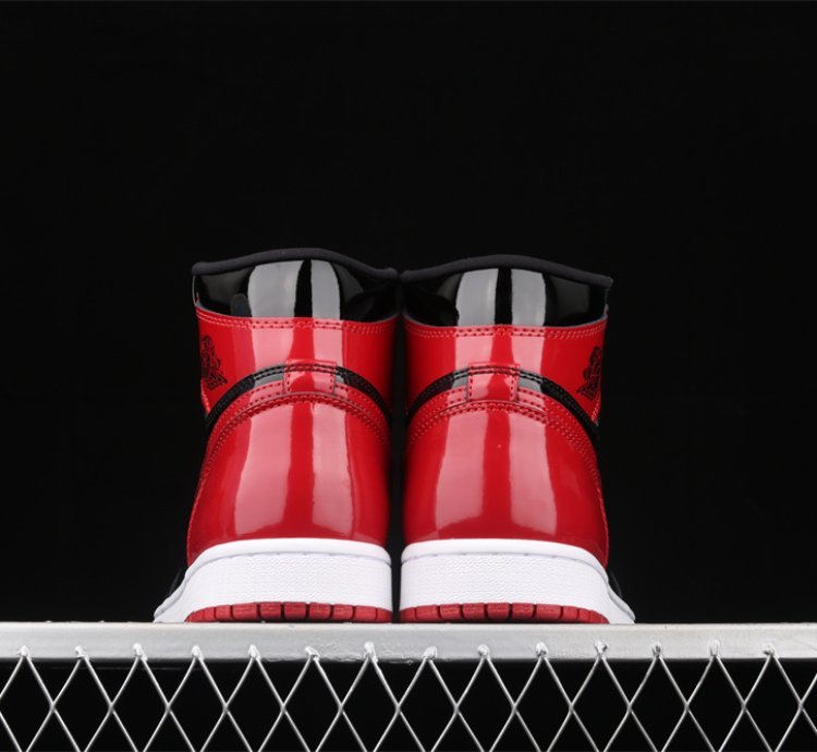 Nike Air Jordan Aj1 Retro High Og Patent Bred Sneaker