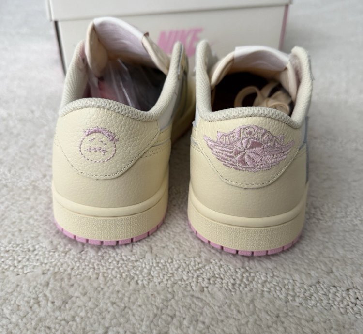 Air Jordan 1 Retro Low Og Sp Travis Scott Shy Pink