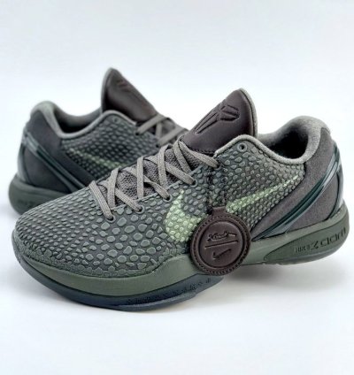 Kobe 6 Black Mamba Fade To Black Sneaker