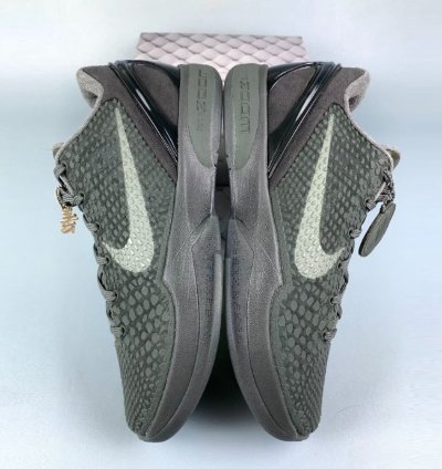 Kobe 6 Black Mamba Fade To Black Sneaker