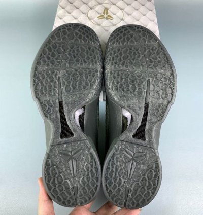 Kobe 6 Black Mamba Fade To Black Sneaker
