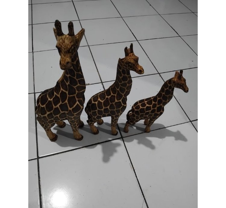 Set Of 3 Wooden Giraffe Statues 30 38 44 Cm With Soldering Decorative Motif