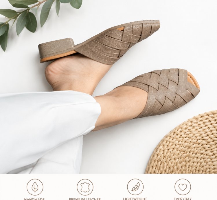 Womens Full Grain Leather Flat Sandals In Mocca
