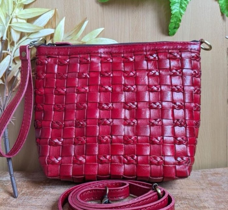 Handwoven Genuine Leather Clutch Crossbody Bag In Red