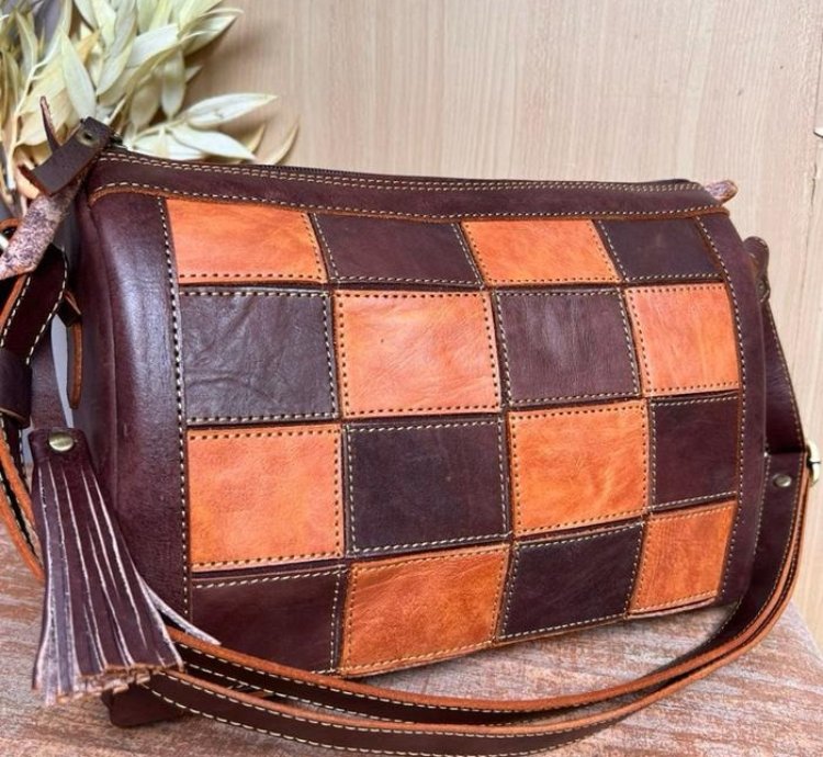 Womens Quilted Crossbody Bag Puffy Shoulder Bag Square Messenger Purse Lightweight Everyday Fashion Handbag