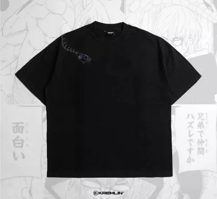 Kremlin Kabuto - T-shirt Oversized Fit Black - Anime Xperiental