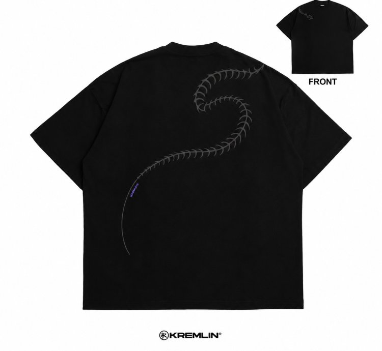 Kremlin Kabuto - T-shirt Oversized Fit Black - Anime Xperiental