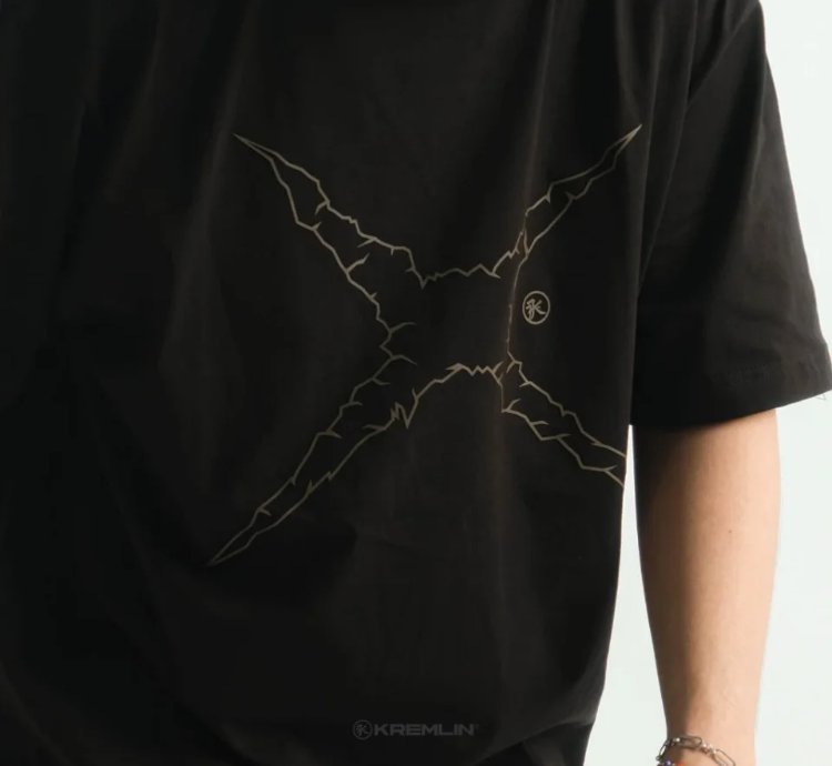 Kremlin Oversized Anime T-shirt - Wanted