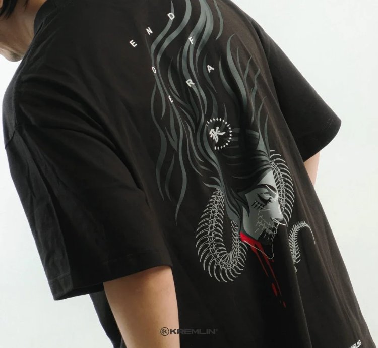 Kremlin Rumbling - T-shirt Oversized Fit Black - Anime Xperiental
