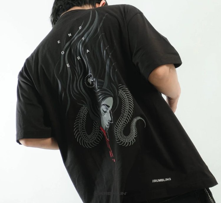 Kremlin Rumbling - T-shirt Oversized Fit Black - Anime Xperiental