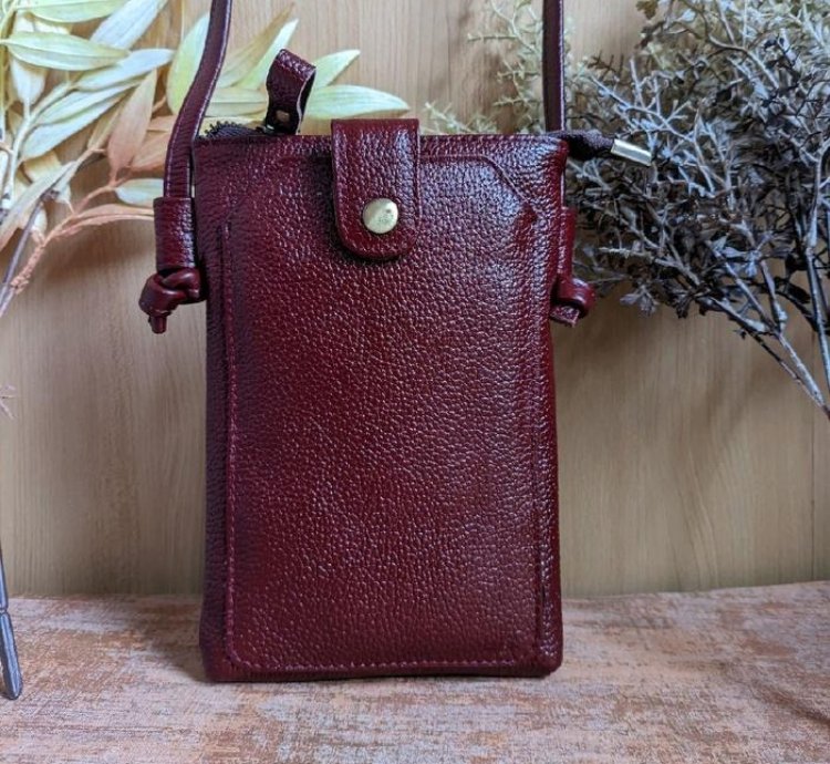 Womens Genuine Leather Phone Crossbody Bag Small Leather Cell Phone Purse Mini Shoulder Bag Everyday Travel Bag In Red