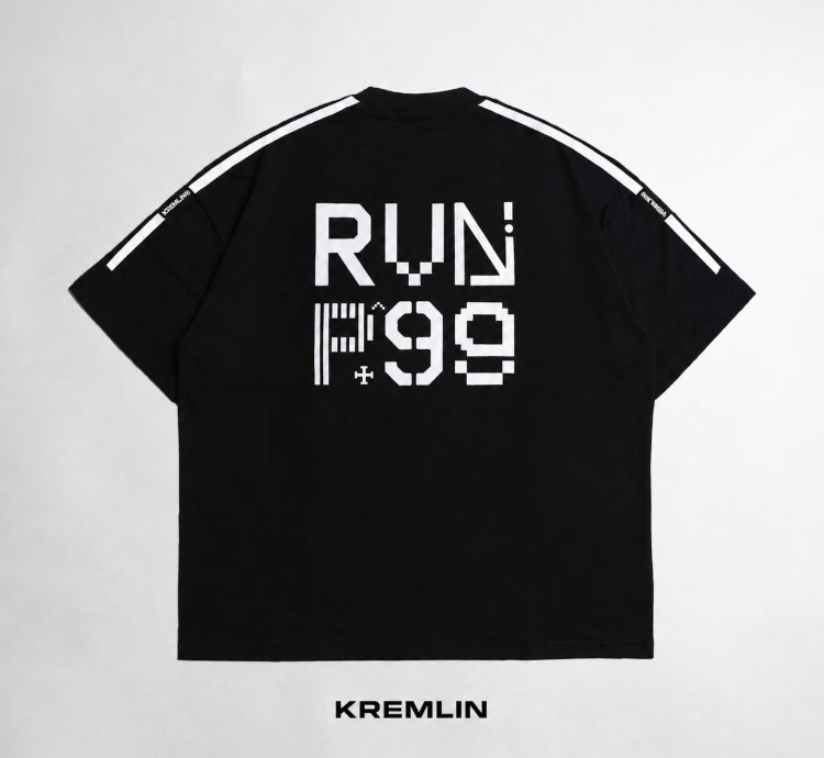 Kremlin Run 99 - Oversized Relaxed Fit Black T-shirt