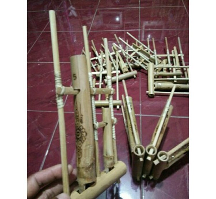 Single Bamboo Angklung Creamy Yellow