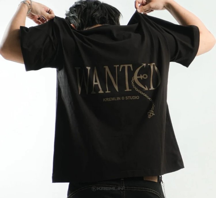 Kremlin Oversized Anime T-shirt - Wanted