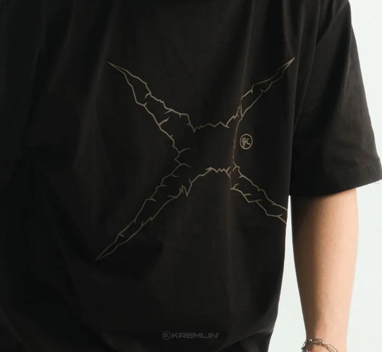 Kremlin Wanted - T-shirt Oversized Fit Black - Anime Xpremiental