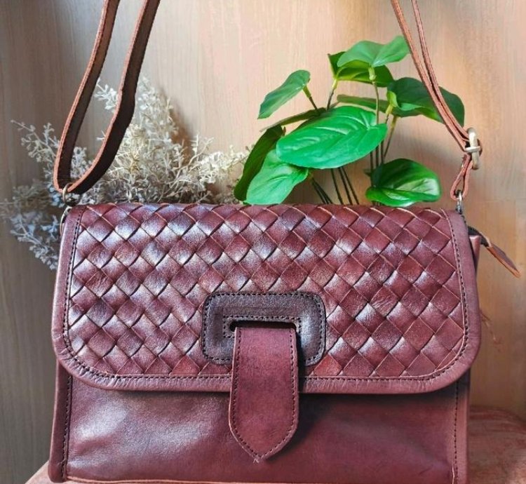 Womens Genuine Leather Woven Crossbody Bag Handcrafted Shoulder Purse Elegant Everyday Handbag Gift For Her In Brown
