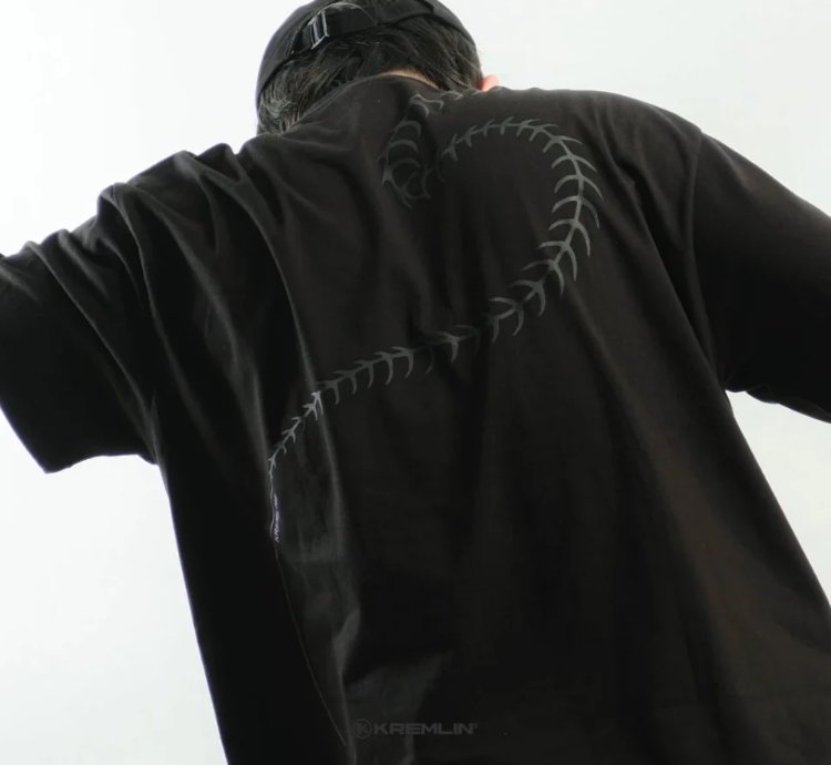 Kremlin Oversized Anime T-shirt - Kabuto