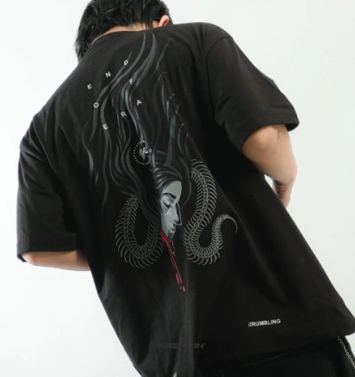 Kremlin Rumbling - T-shirt Oversized Fit Black - Anime Xperiental