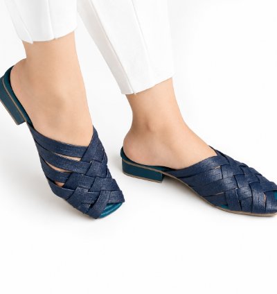 Womens Full Grain Leather Flat Sandals In Navy