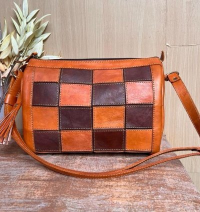 Womens Quilted Crossbody Bag In Tan
